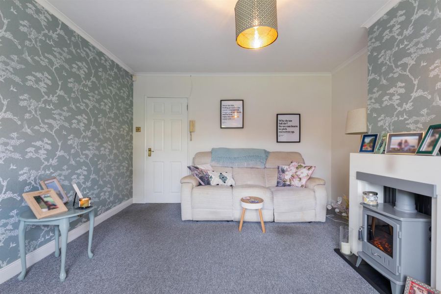 6 Lower Braniel Road