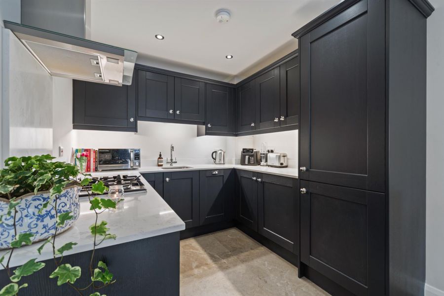 Apt 6 Castlehill Wood