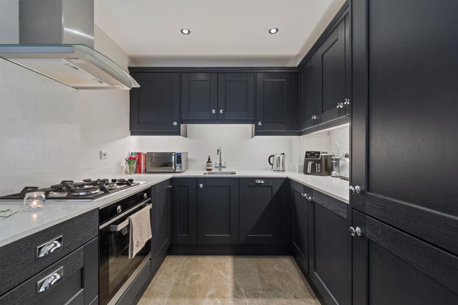 Apt 6 Castlehill Wood