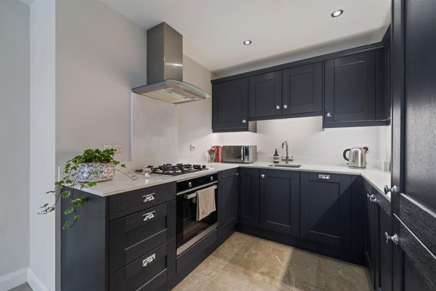 Apt 6 Castlehill Wood