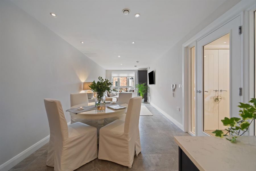 Apt 6 Castlehill Wood