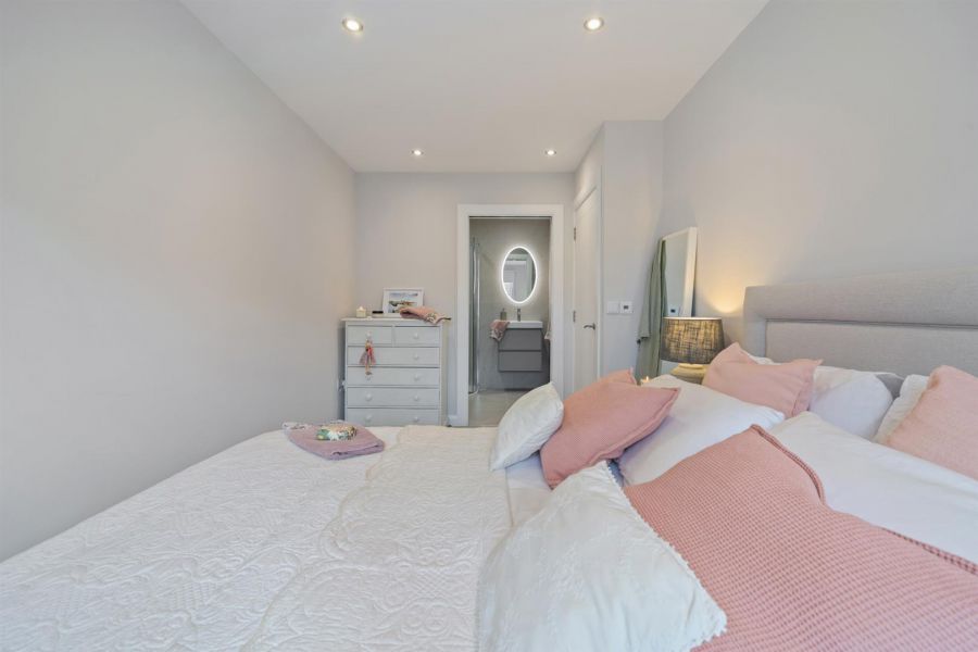 Apt 6 Castlehill Wood