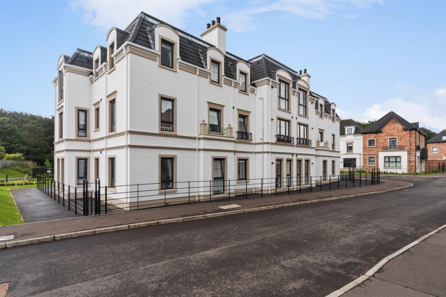 Apt 6 Castlehill Wood