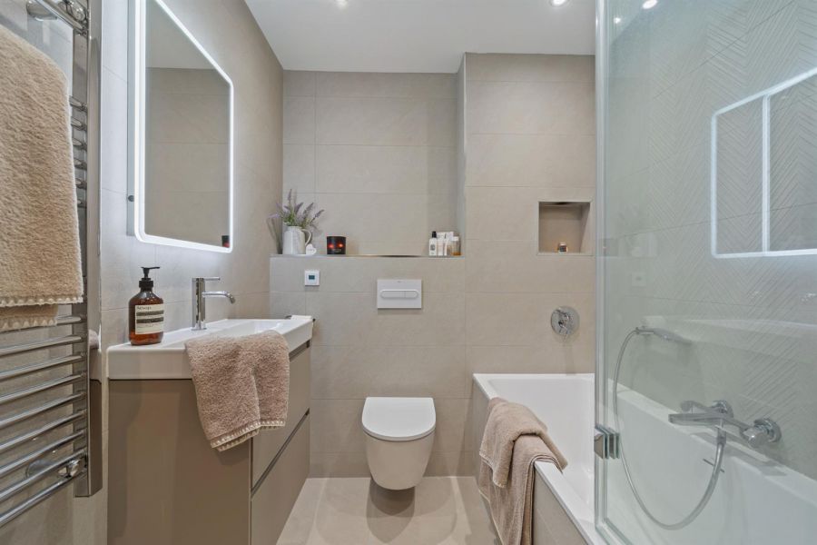 Apt 6 Castlehill Wood