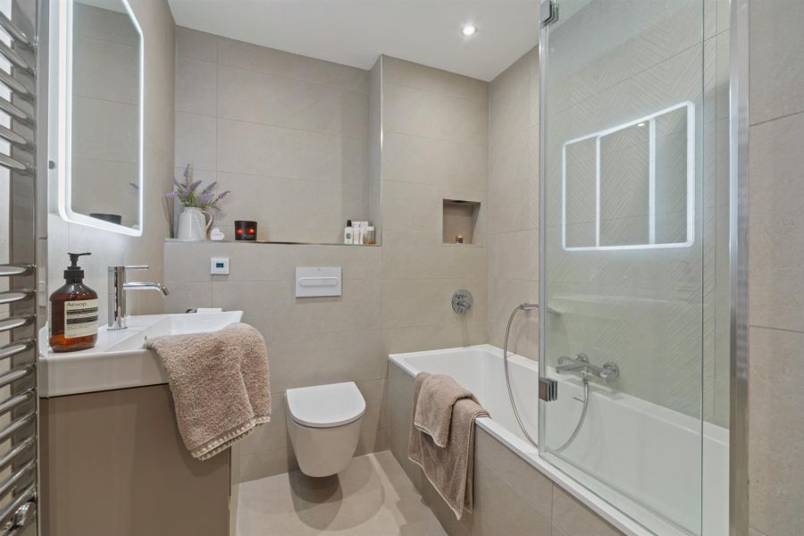 Apt 6 Castlehill Wood