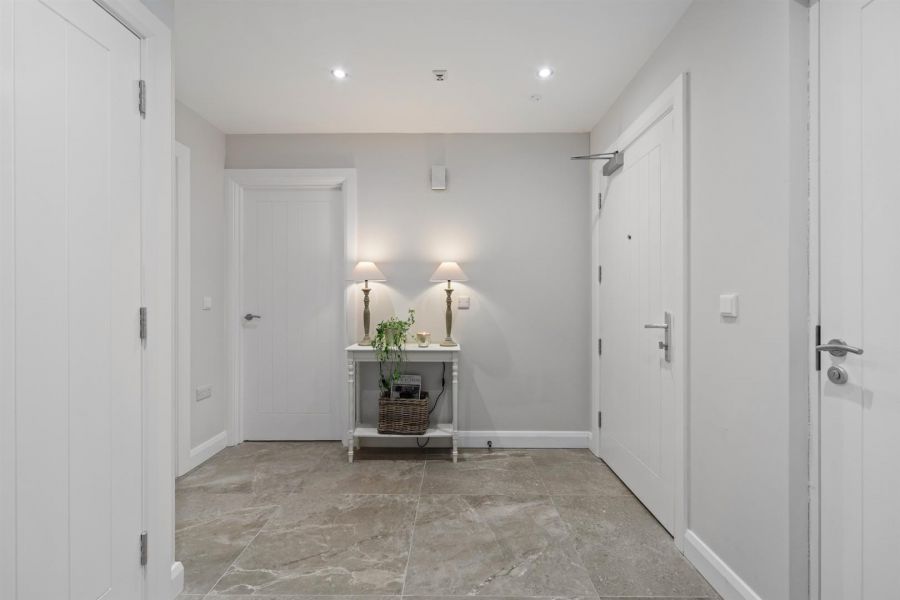 Apt 6 Castlehill Wood