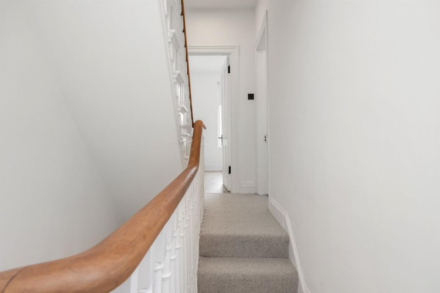 15 Kerrsland Crescent