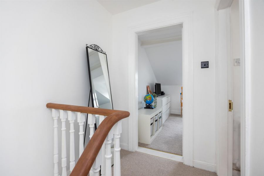 15 Kerrsland Crescent