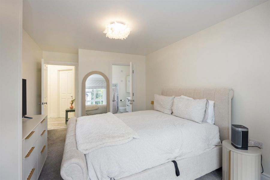Apt 4 Ebrington Hall
