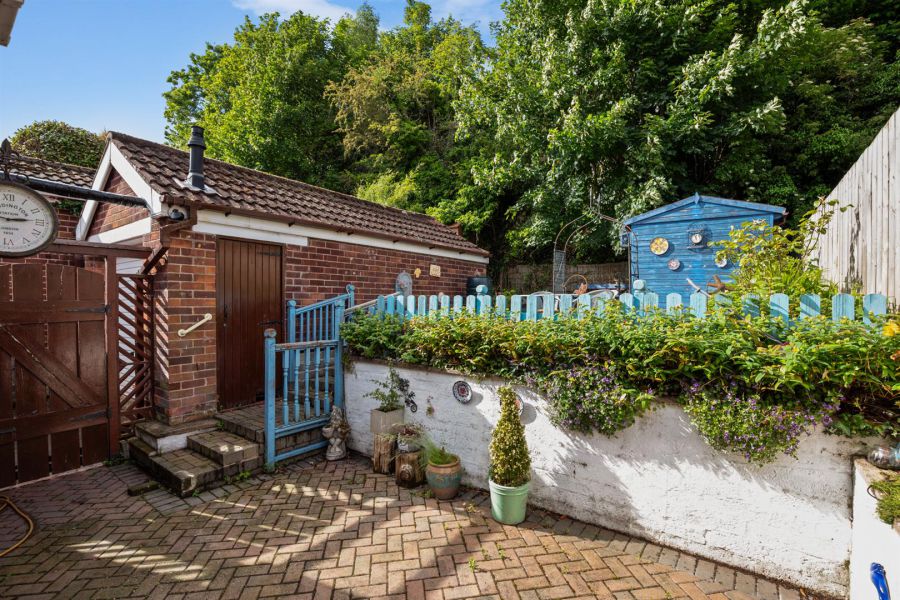 67 Sandhill Gardens