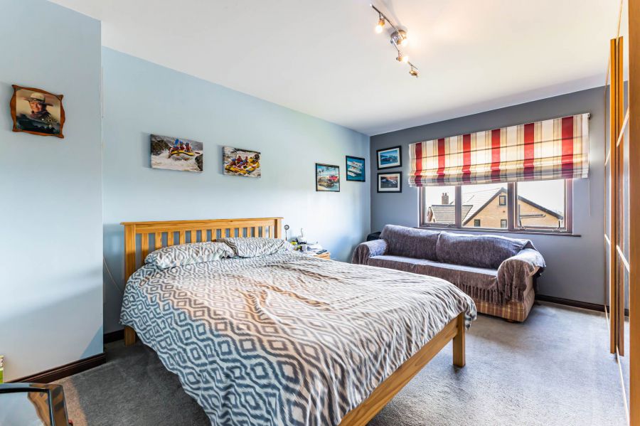32 Laurelgrove Park
