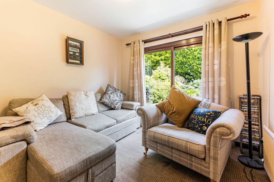 32 Laurelgrove Park