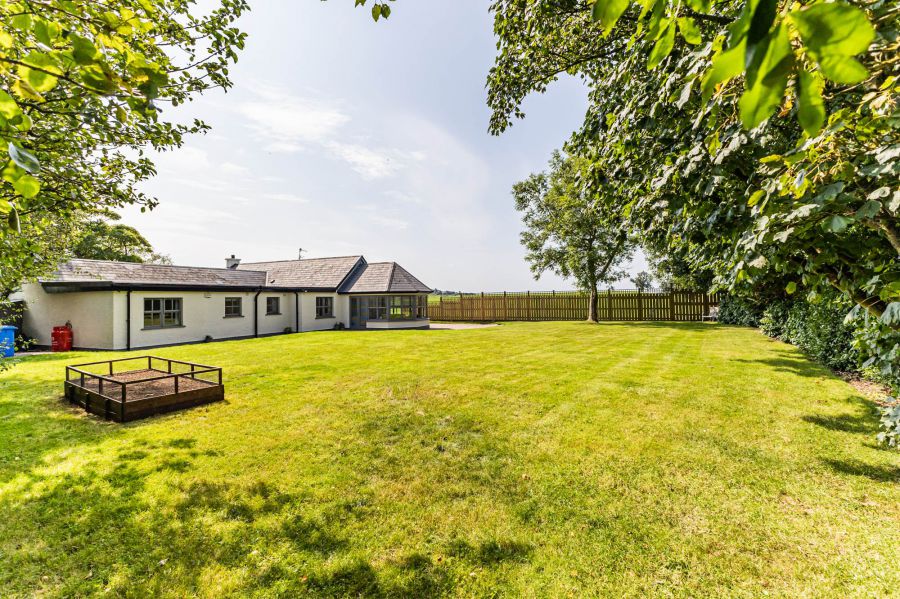 11 Moss Road