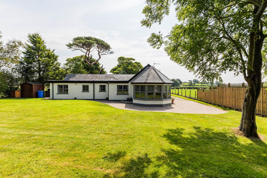 11 Moss Road