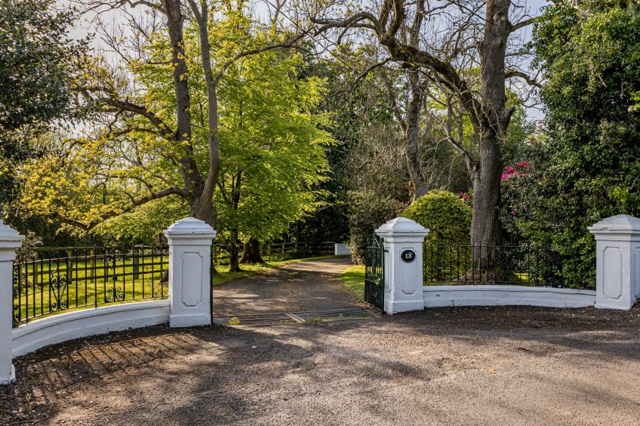 Riverview House, 13 Dagger Road