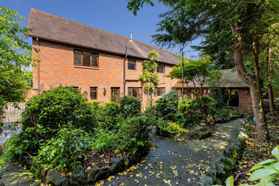 The Lodge, 1 Sandringham Court