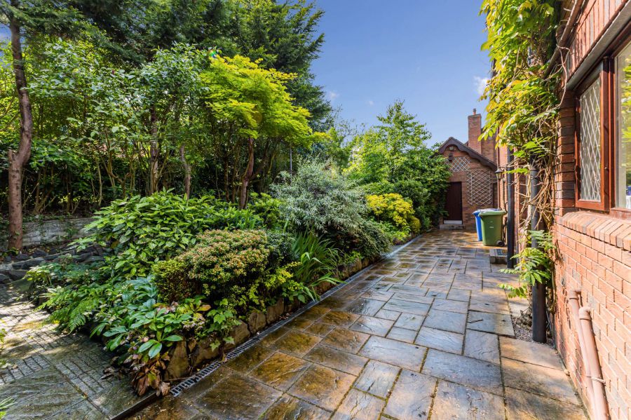 The Lodge, 1 Sandringham Court
