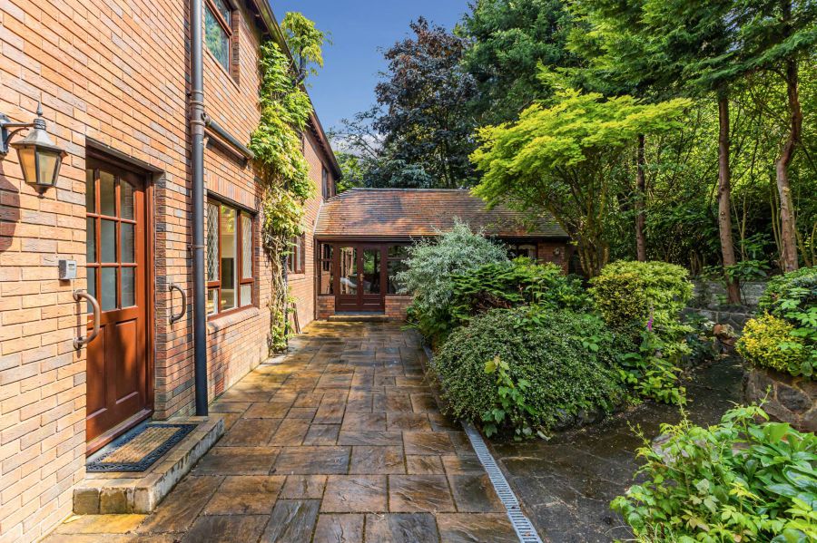 The Lodge, 1 Sandringham Court