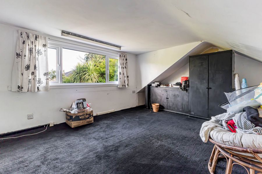 8 Thorndale Road South