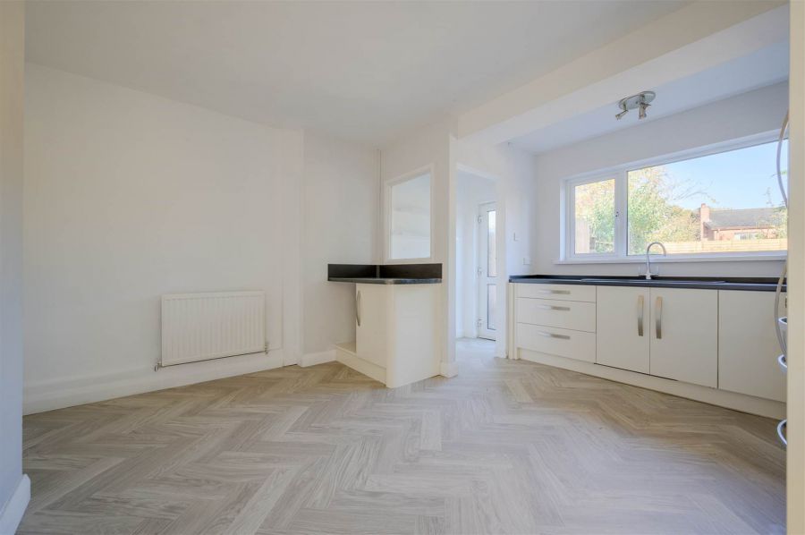 22 Lawnmount Crescent