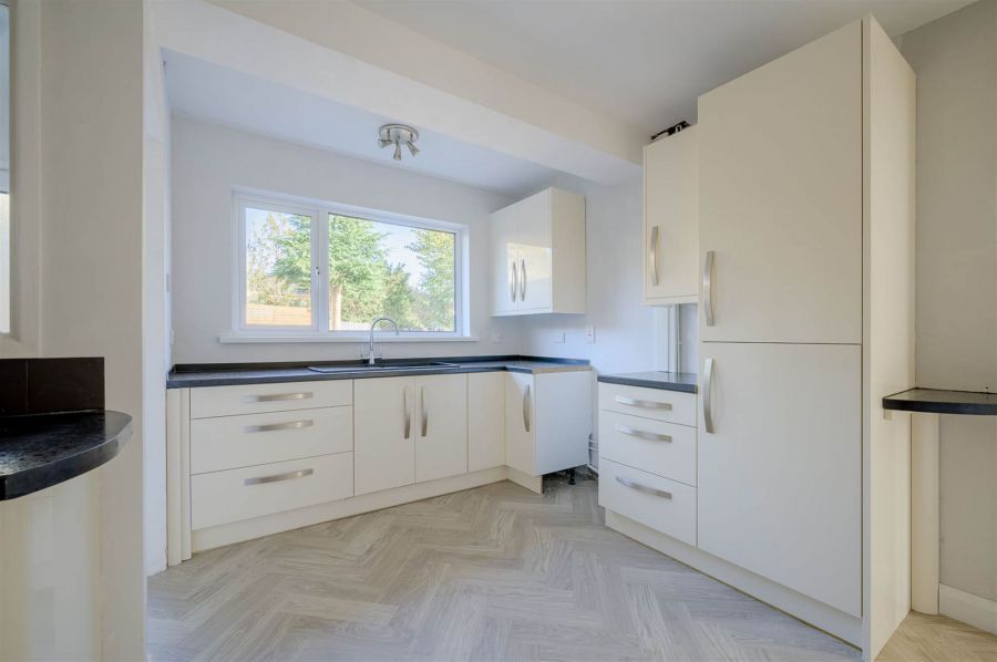 22 Lawnmount Crescent