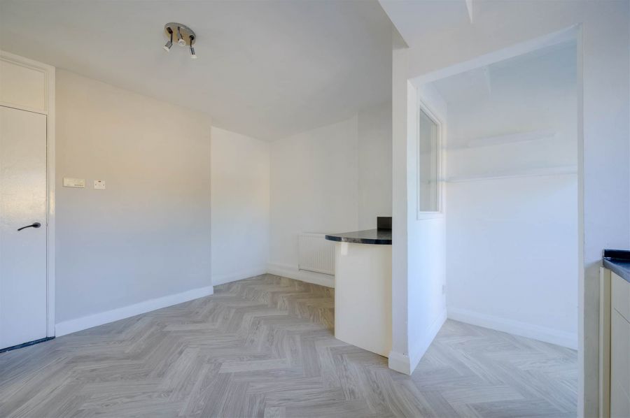 22 Lawnmount Crescent