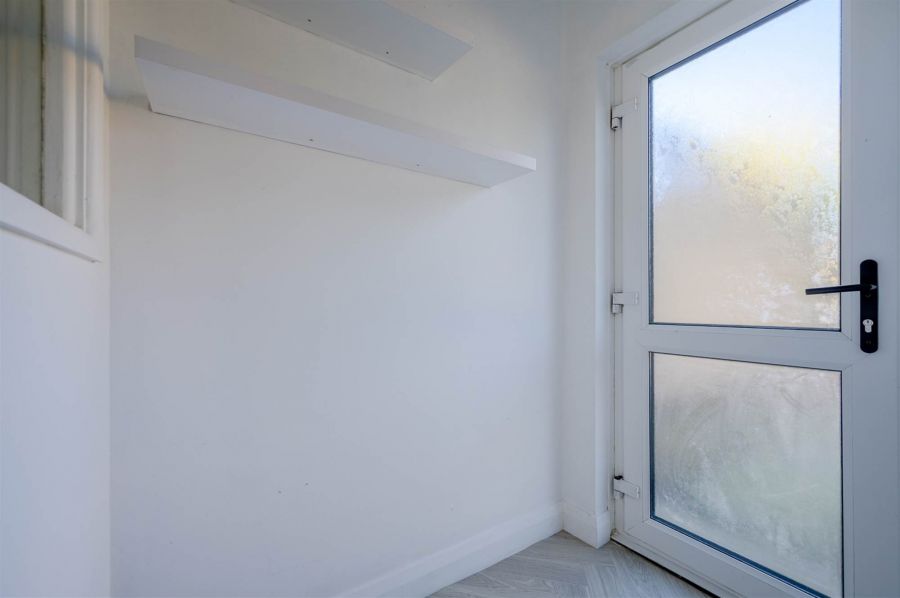 22 Lawnmount Crescent