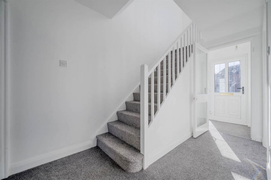 22 Lawnmount Crescent