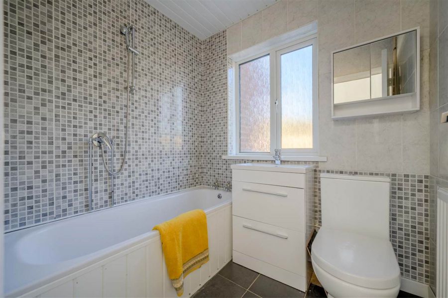 22 Lawnmount Crescent