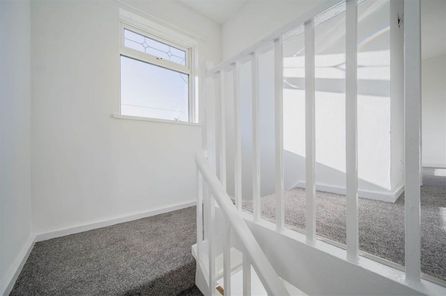 22 Lawnmount Crescent