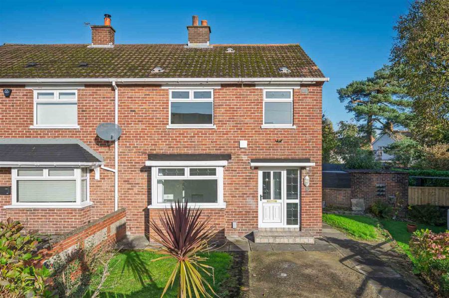 22 Lawnmount Crescent