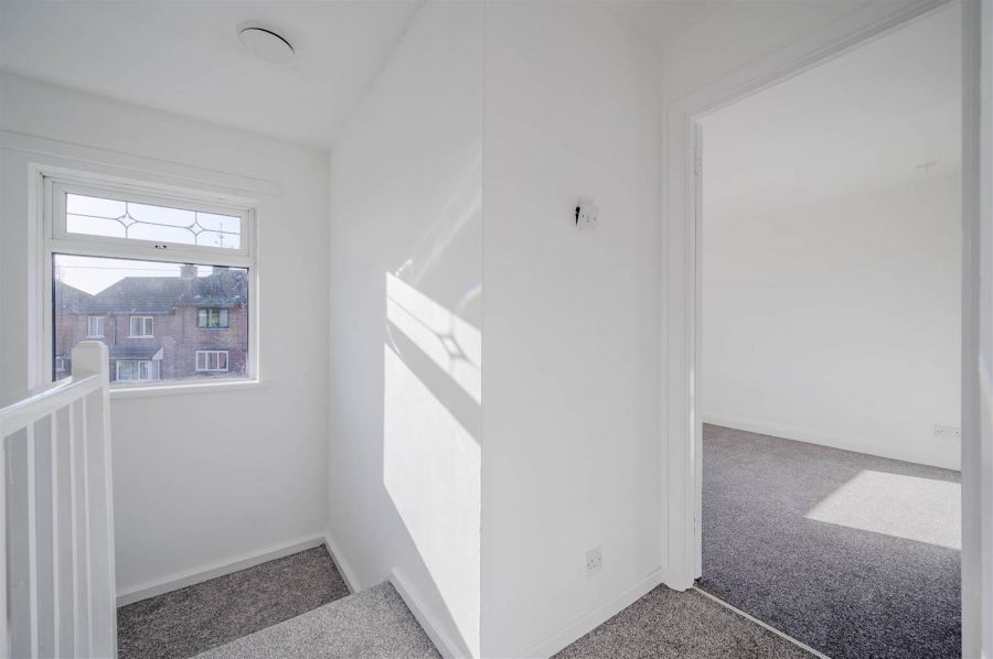 22 Lawnmount Crescent