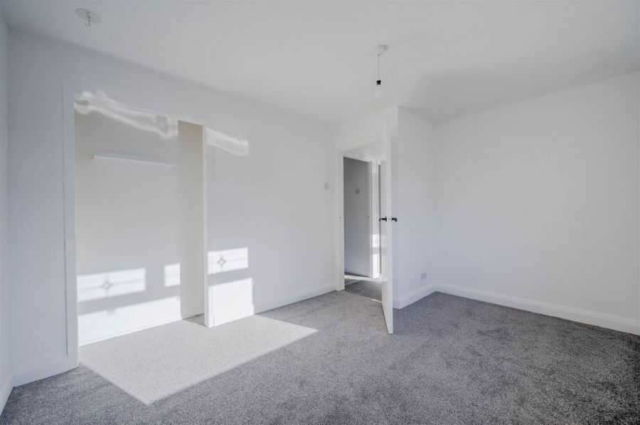 22 Lawnmount Crescent