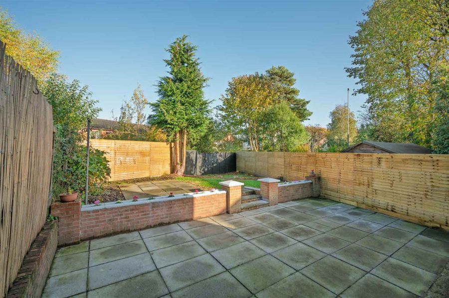 22 Lawnmount Crescent