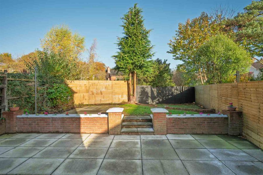 22 Lawnmount Crescent