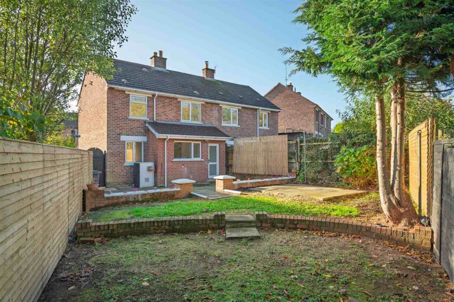 22 Lawnmount Crescent