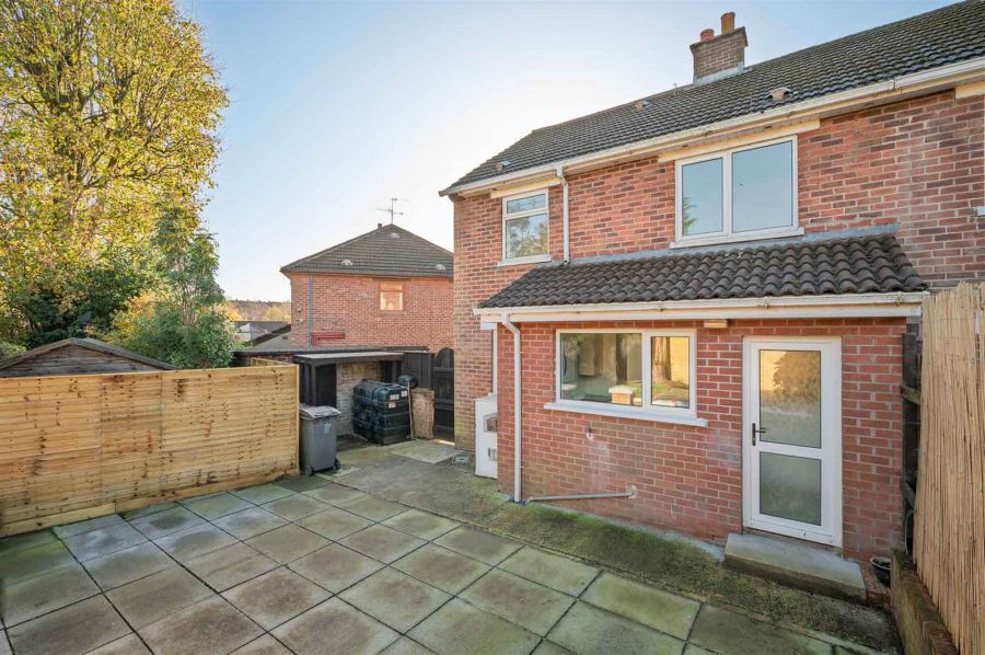 22 Lawnmount Crescent