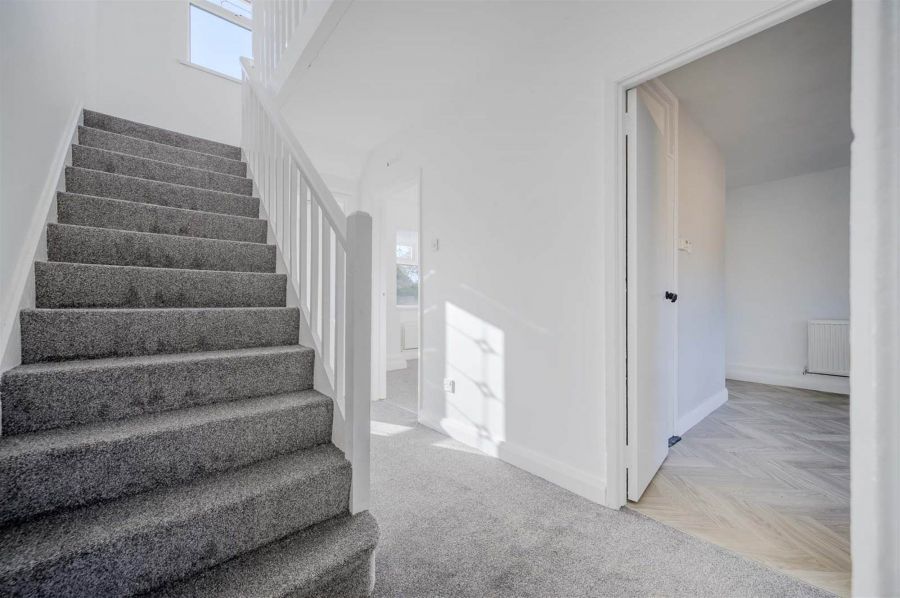 22 Lawnmount Crescent