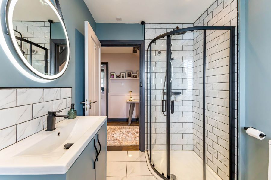 12 Eglantine Park