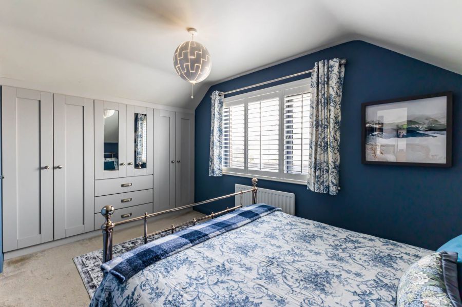 12 Eglantine Park