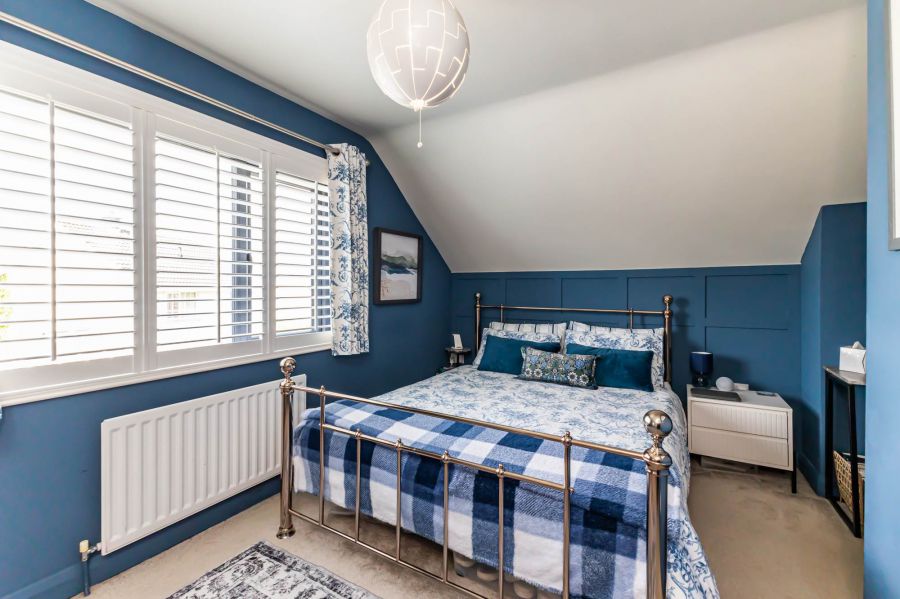12 Eglantine Park