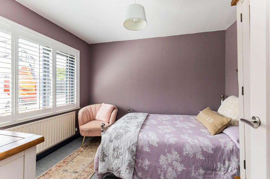 12 Eglantine Park