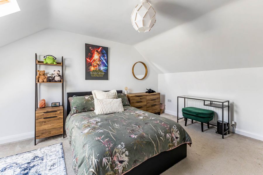 12 Eglantine Park