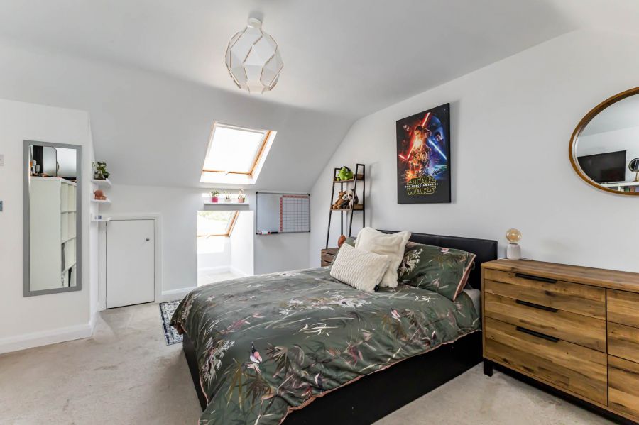 12 Eglantine Park