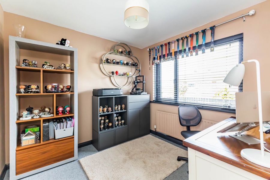 12 Eglantine Park