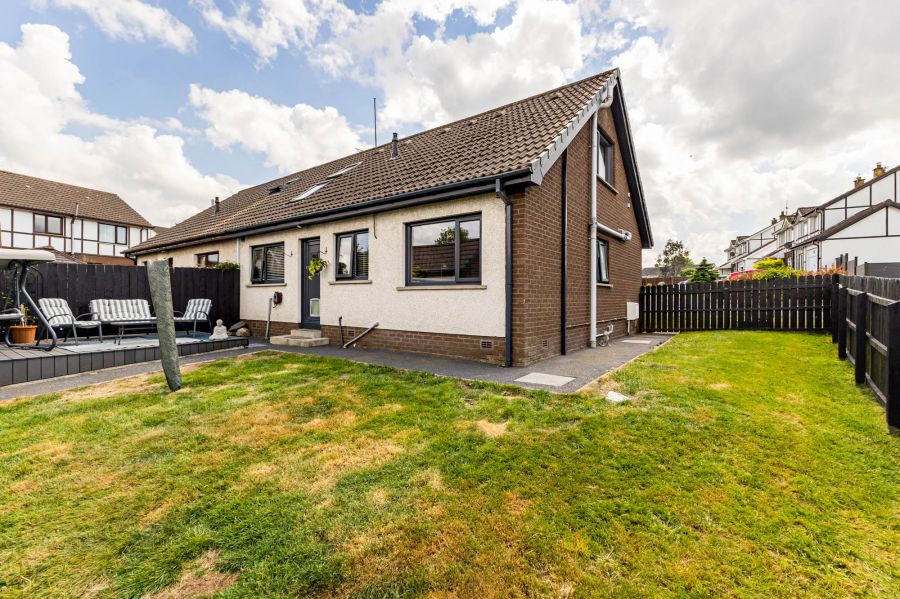 12 Eglantine Park