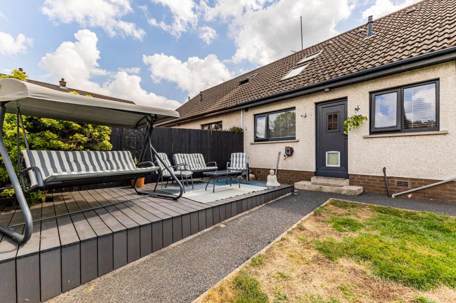 12 Eglantine Park