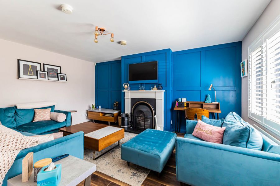 12 Eglantine Park