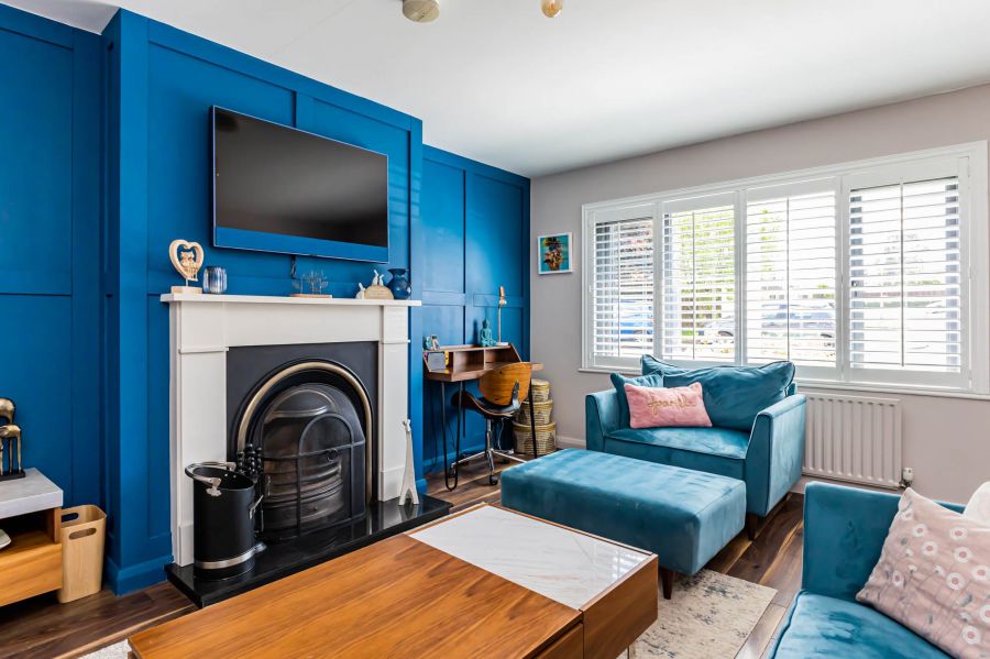 12 Eglantine Park