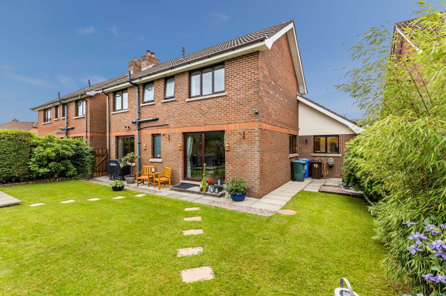 15 Kirkwoods Park